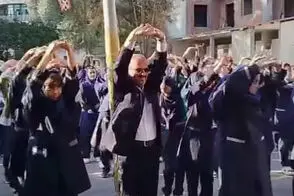 ورزش صبحگاهی مدیر آموزش و پرورش با دختران دبیرستانی