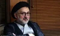 پسر پزشکیان وسط مصاحبه در گوش پدرش چه گفت؟
