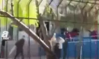 تیراندازی با تفنگ ساچمه‌ای در یک دبیرستان