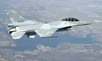 تصاویر عبور جنگنده F-16 از چهارراه 