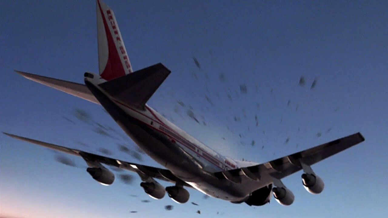 سقوط هواپیمای مسافربری در بیخ گوش ایران