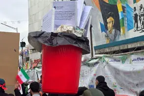 تصاویر جالب از کاردستی حاضران در 22 بهمن