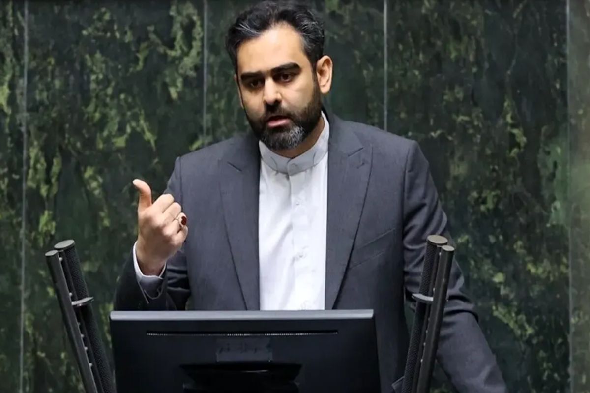   انتقاد تند از امیرحسین ثابتی در رسانه اصولگرا 
