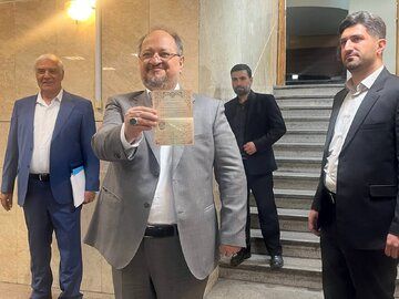 شریعتمداری: من صدای نجواهای خاموش خواهم بود