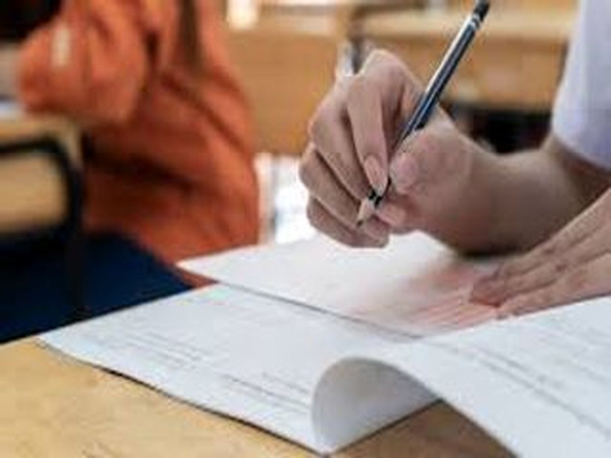   هنرنمایی عجیب یک دانش‌آموز در برگه امتحان ادبیات 