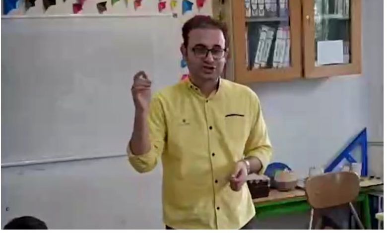 ویدئویی از آوازخوانی جالب یک معلم در کلاس