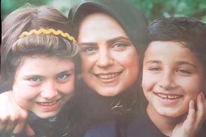 قابی از بازیگر دنیای شیرین و همسرش در یک مراسم