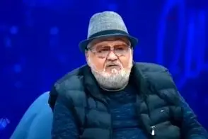 ویدئویی از اکبر عبدی که بین استقلالی‌ها دست به دست می‌شود