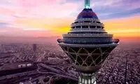 پرش بابانوئل ایرانی با ذکر «یا ابوالفضل» از برج میلاد