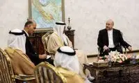 قاب معنادار از وزیر خارجه امارات مقابل نقشه ایران 