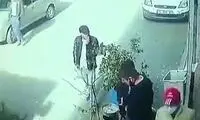 برخورد دردناک در خودرو به صورت عابر بدشانس