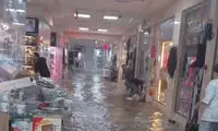 ویدئوی عجیبی از هجوم سیلاب به داخل پاساژ