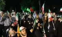  ابتکار جدید دختری در تجمعات شبانه: پرچم گردانی با اسکیت