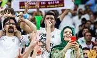پلاکارد خبرساز زن ایرانی در بازی با آمریکا