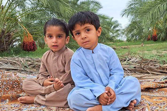 تصویر این دو بچه و ماجراهای دو خانم مجری صداوسیما