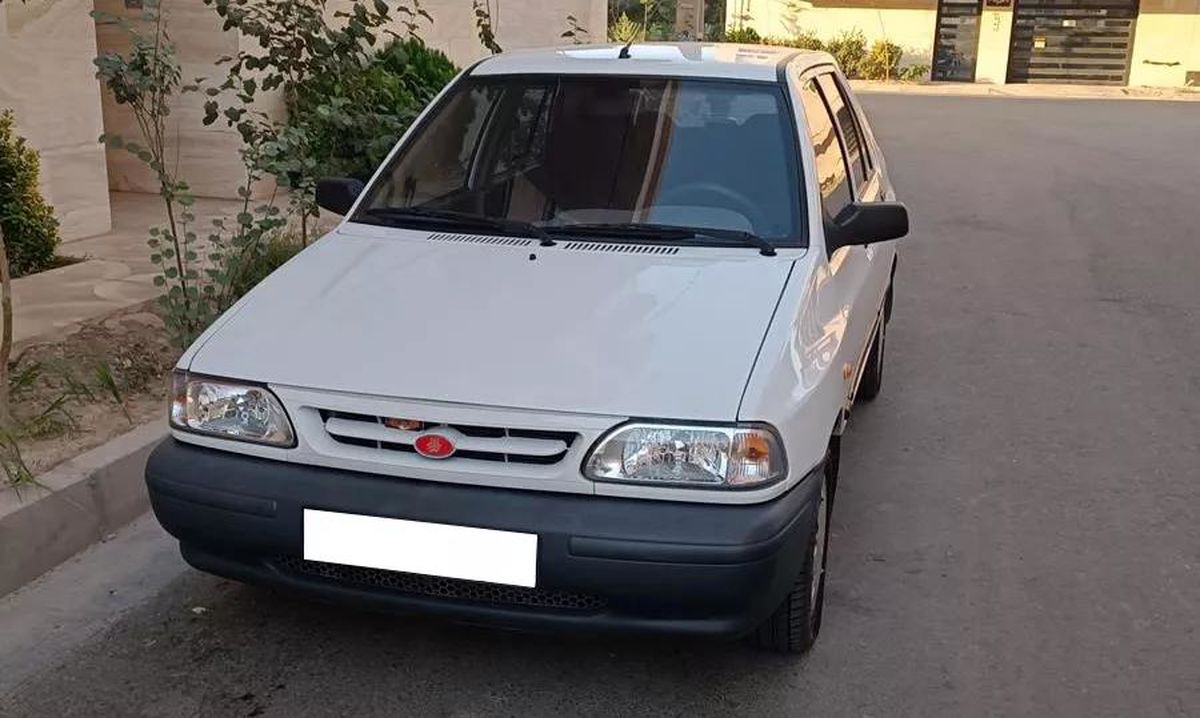 لحظه بلعیدن پراید توسط زمین پس از بارندگی