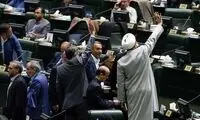 حمله روزنامه اصولگرا به مجلس: با هر فریاد نمایندگان، دلار بالاتر رفت