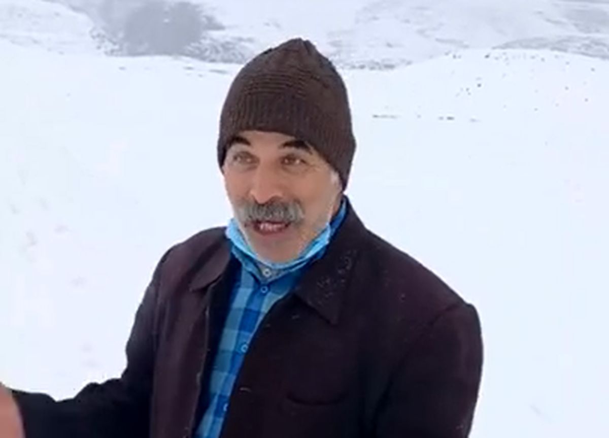 ذوق شدید پیرمرد یزدی پس از بارش برف سوژه شد