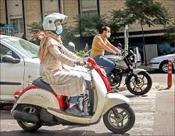 موتورسواری خانم وکیل در خیابان‌های تهران سوژه شد