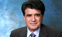 محمدرضا شجریان در کنار دیوار برلین پیش از فروپاشی