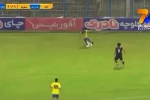 سوپرگل باورنکردنی در لیگ ایران؛ شاهکار از فاصله ۵۰ متری!