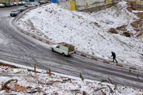 رانندگی کودک خردسال در جاده برفی هراز!