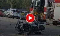 لحظه برخورد وحشتناک موتورسوارِ حواس پرت به تیغه فلزی