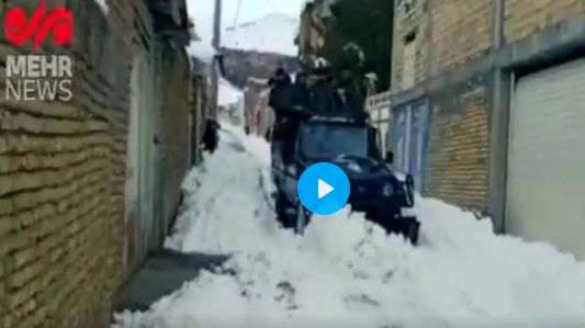 ویدئویی متفاوت از ماشین یگان ویژه در برف