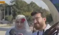 خوشحالی عروس و داماد اسلحه بدست از سقوط بشار اسد