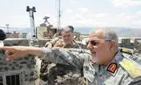 فرمانده سپاه در حال تماشای ناو هواپیمابر آمریکا