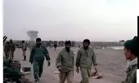 عکسی از شیخ حسین انصاریان، زیر تابوت فرمانده