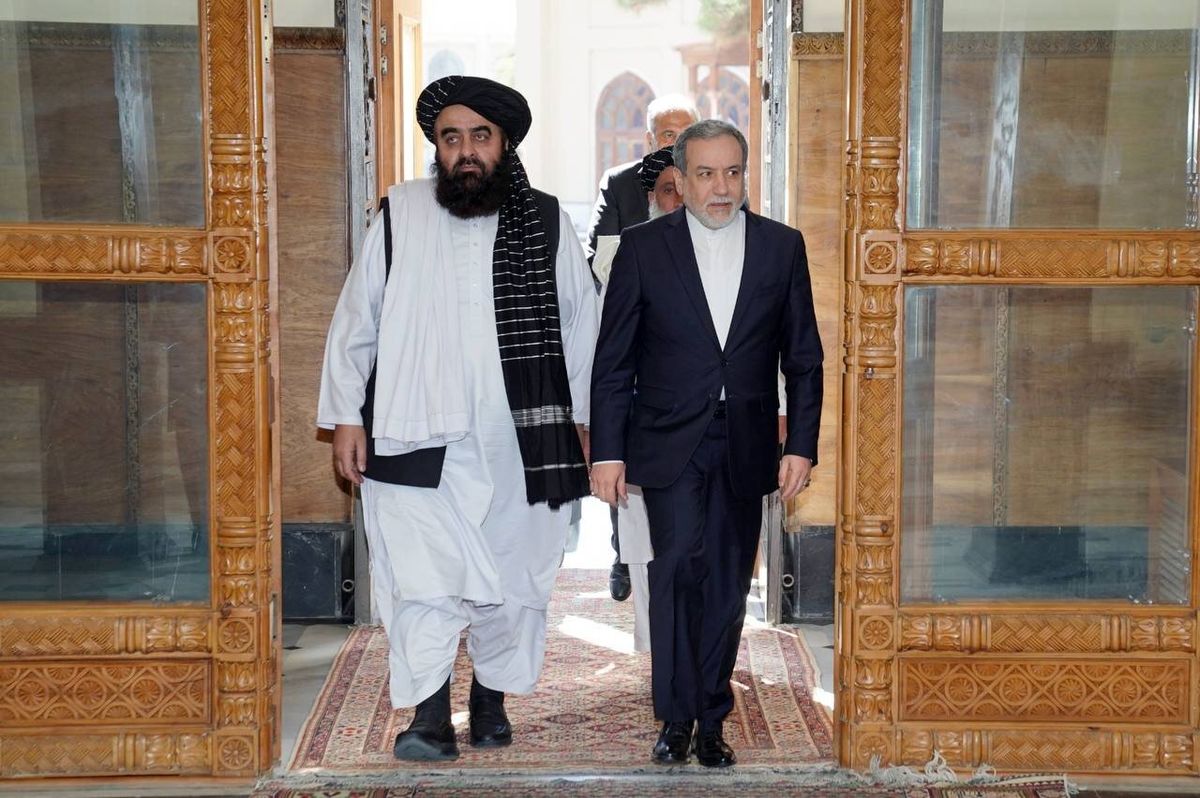   عکس رستوران‌گردی عراقچی در کابل هم درآمد 