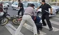 ویدئو رعب‌‌آور از قمه‌کشی چند ارازل وسط خیابان
