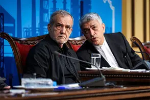 قاب متفاوت از پزشکیان دور کرسی