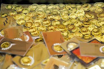 التهاب بازار طلا با حمایت دلار کاهش یافت