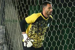 پاس گل باورنکردنی دروازه‌بان استقلال به مهاجم فجر!