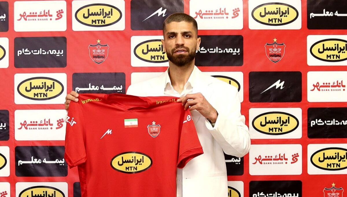 هافبک پرسپولیس از دسترس خارج شد