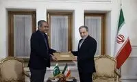 متن روی پاکتی که تحویل عراقچی شد