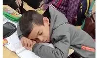 تلاش هنرمندانه آقا معلم برای بیدار کردن دانش‌آموز 