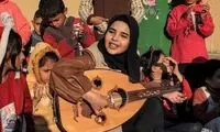 دختری که برای آوارگان فلسطینی می‌نوازد و می‌خواند