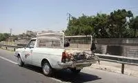 عکسی از دو وانت با بار بسیار متفاوت در تهران