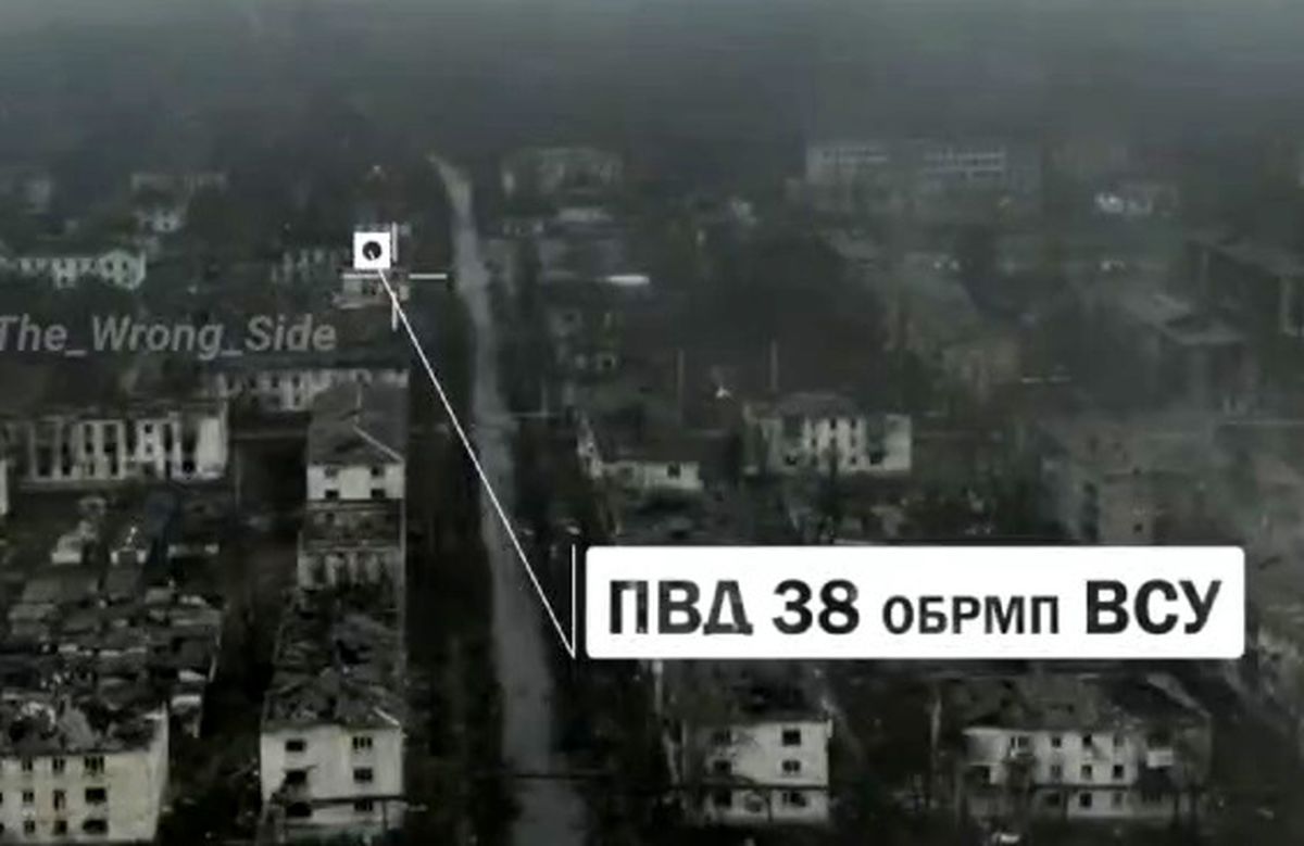 لحظه اصابت بمب ارتش روسیه به ساختمان پدافندی اوکراین