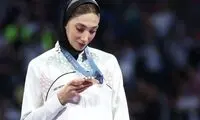 تصویر خبرساز مبینا نعمت‌زاده کنار خودرو لاکچری