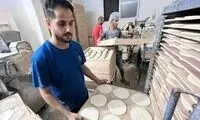 شب در خیابان می‌خوابند تا در صف نان جا رزرو کنند