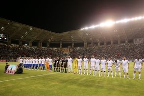 فیلم جنجالی از سکوهای اهواز؛ حرکات غیراخلاقی لیدر استقلال خوزستان