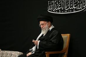 تصاویر ورود و حضور رهبر انقلاب در مراسم عزاداری