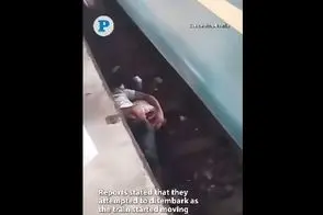 نجات معجزه‌آسای یک نوزاد از زیر چرخ‌های قطار توسط پدر فداکار