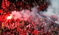 آتش‌بازی تماشاگران پرسپولیس روی سکوهای آزادی