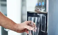 چگونه و هر چند وقت یک‌بار آبسردکن یخچال را تمیز کنیم؟