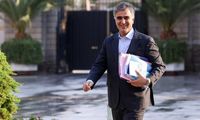 فرزین: دلار ۷۰ هزار تومانی را تثبیت می‌کنیم